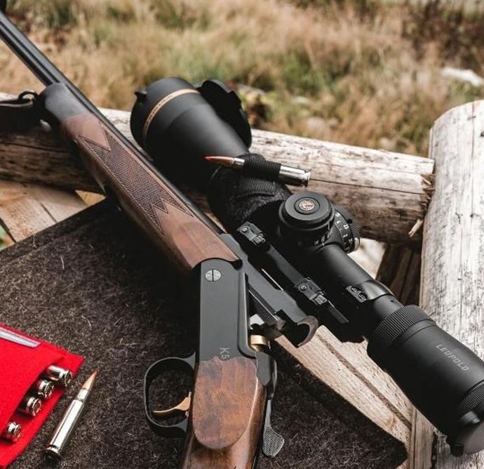 Scope-mounted cartridge pouch